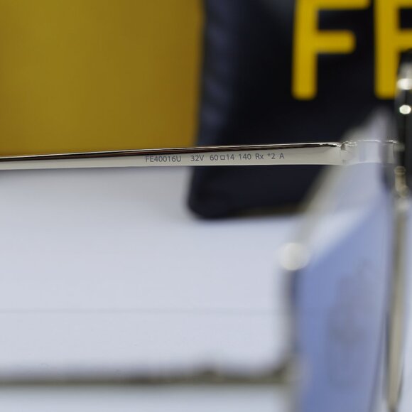 Final Price! Fendi FE40016U 32V Sunglasses - Picture 7 of 10